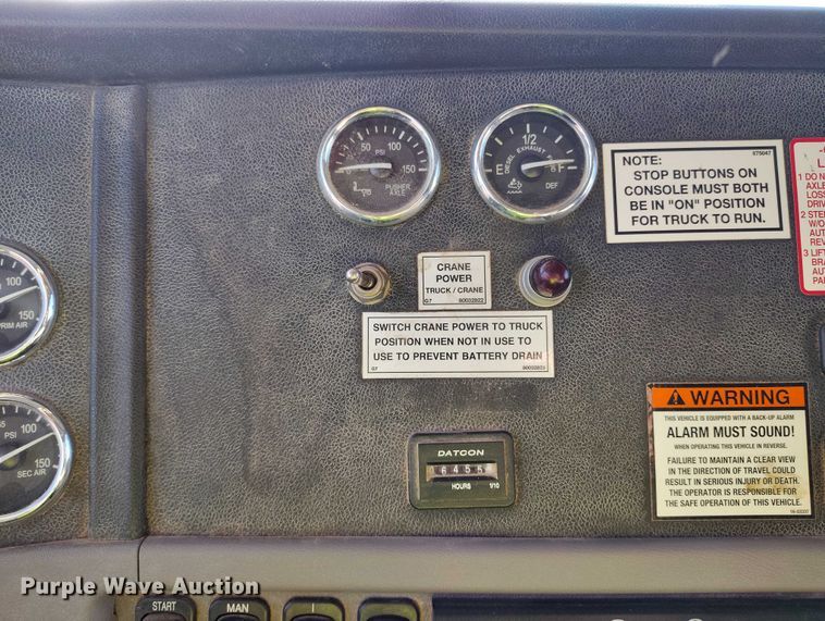 image for item YA0980 2011 Peterbilt 365 crane truck