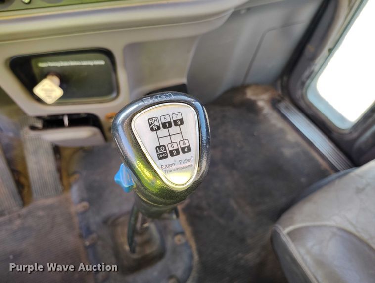 image for item YA0980 2011 Peterbilt 365 crane truck