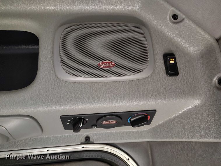 image for item YA0980 2011 Peterbilt 365 crane truck