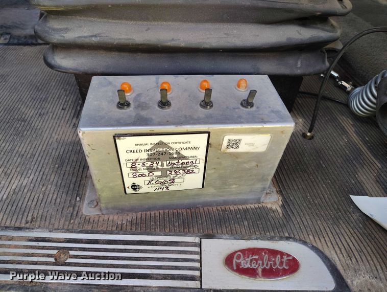 image for item YA0980 2011 Peterbilt 365 crane truck