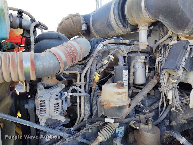 image for item YA0980 2011 Peterbilt 365 crane truck