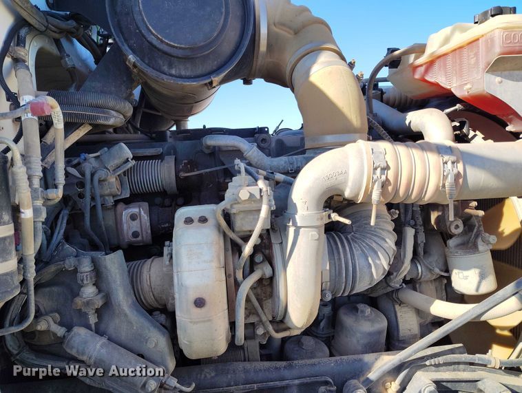 image for item YA0980 2011 Peterbilt 365 crane truck