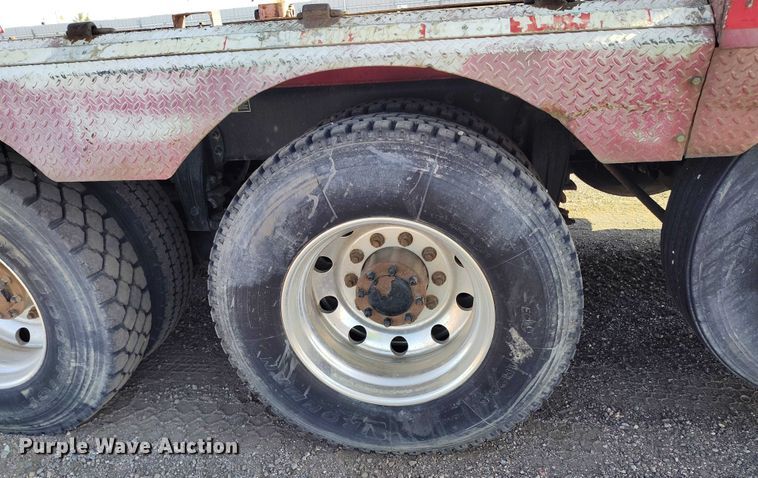 image for item YA0980 2011 Peterbilt 365 crane truck