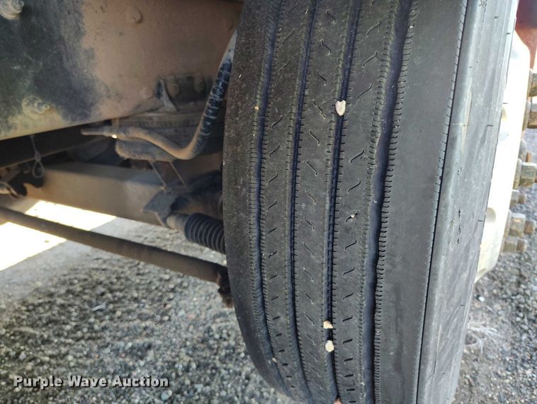 image for item YA0980 2011 Peterbilt 365 crane truck