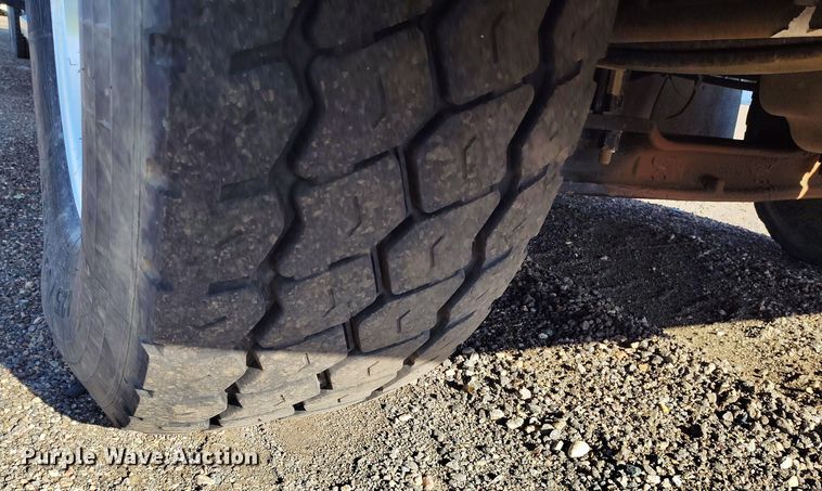 image for item YA0980 2011 Peterbilt 365 crane truck