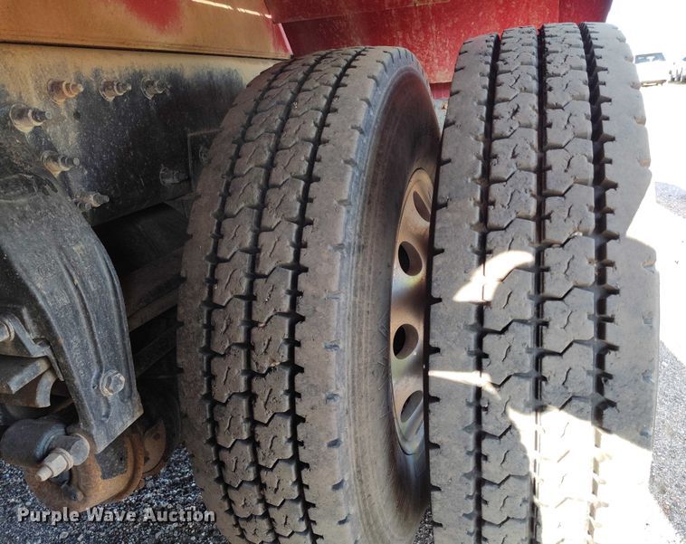 image for item YA0980 2011 Peterbilt 365 crane truck