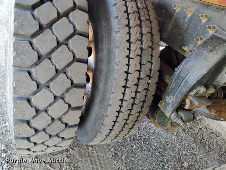 image for item YA0980 2011 Peterbilt 365 crane truck