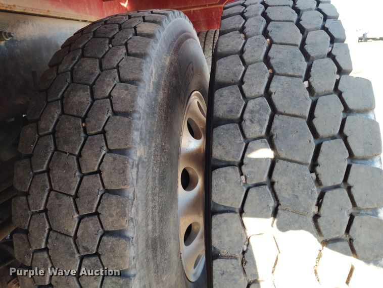 image for item YA0980 2011 Peterbilt 365 crane truck