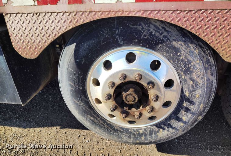 image for item YA0980 2011 Peterbilt 365 crane truck