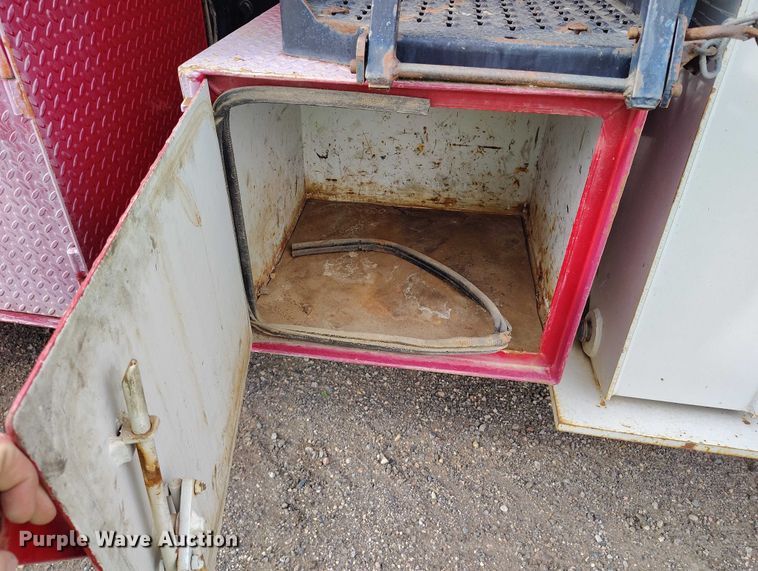 image for item YA0981 2013 Peterbilt  365 crane truck