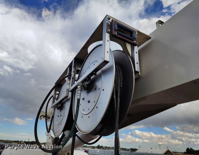 image for item YA0981 2013 Peterbilt  365 crane truck