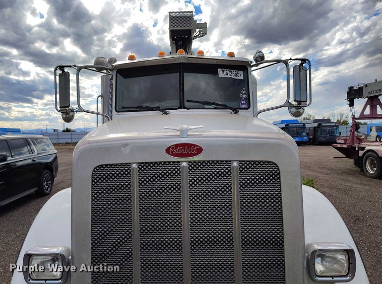 image for item YA0981 2013 Peterbilt  365 crane truck