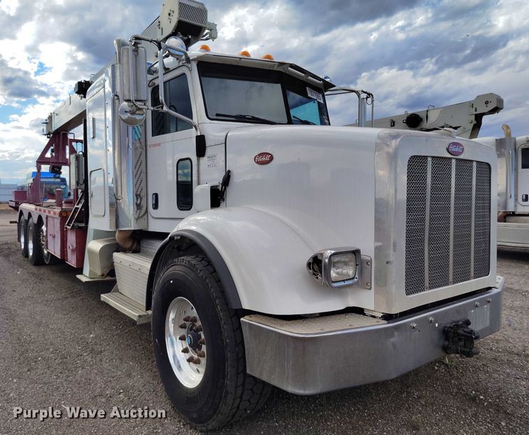 image for item YA0981 2013 Peterbilt  365 crane truck