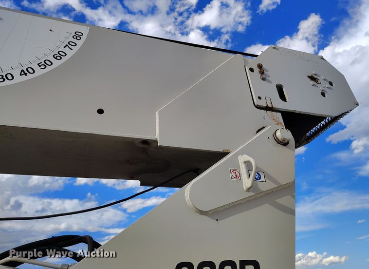 image for item YA0981 2013 Peterbilt  365 crane truck