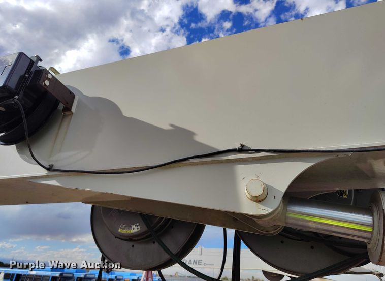 image for item YA0981 2013 Peterbilt  365 crane truck