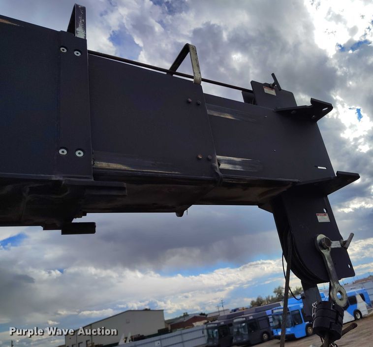 image for item YA0981 2013 Peterbilt  365 crane truck