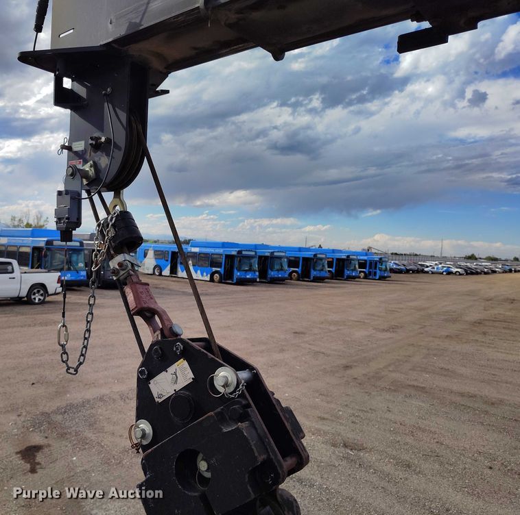 image for item YA0981 2013 Peterbilt  365 crane truck