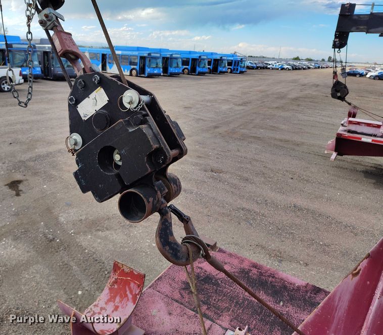 image for item YA0981 2013 Peterbilt  365 crane truck