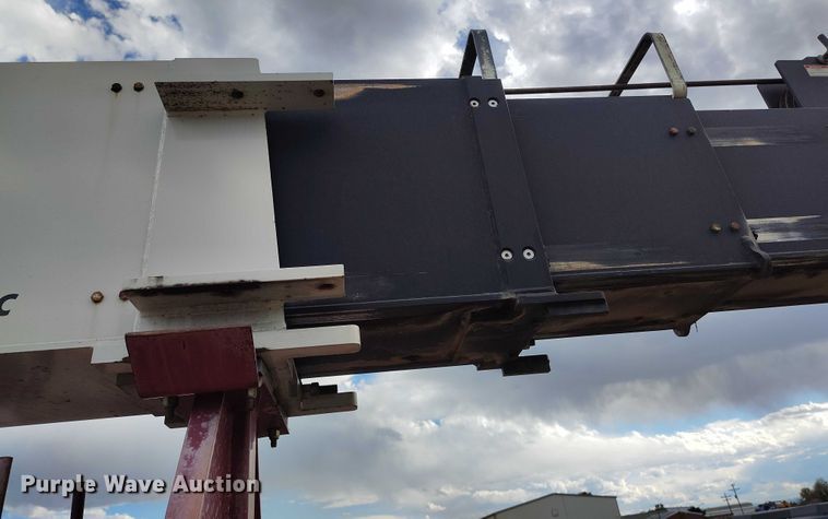 image for item YA0981 2013 Peterbilt  365 crane truck