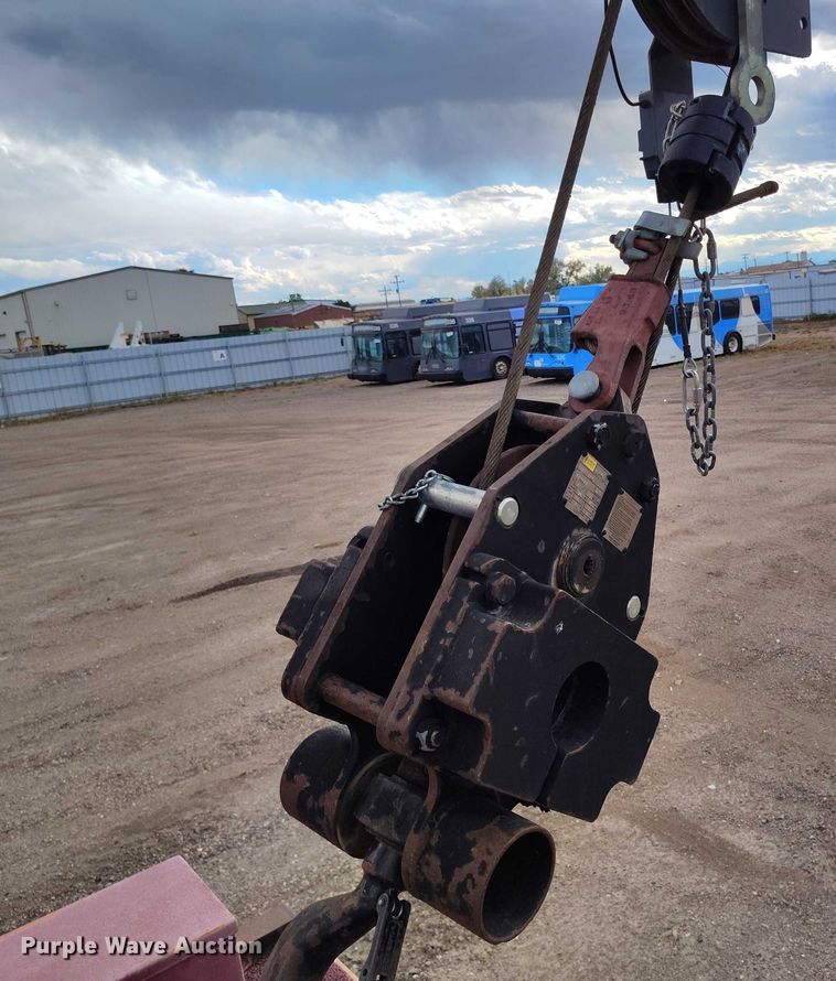 image for item YA0981 2013 Peterbilt  365 crane truck