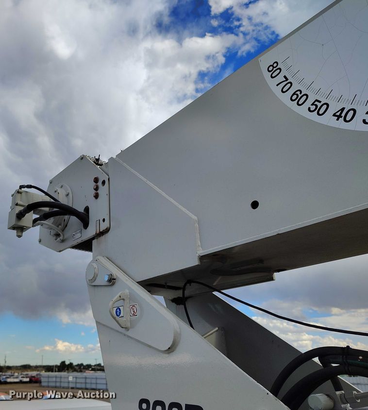 image for item YA0981 2013 Peterbilt  365 crane truck