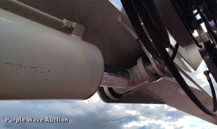 image for item YA0981 2013 Peterbilt  365 crane truck