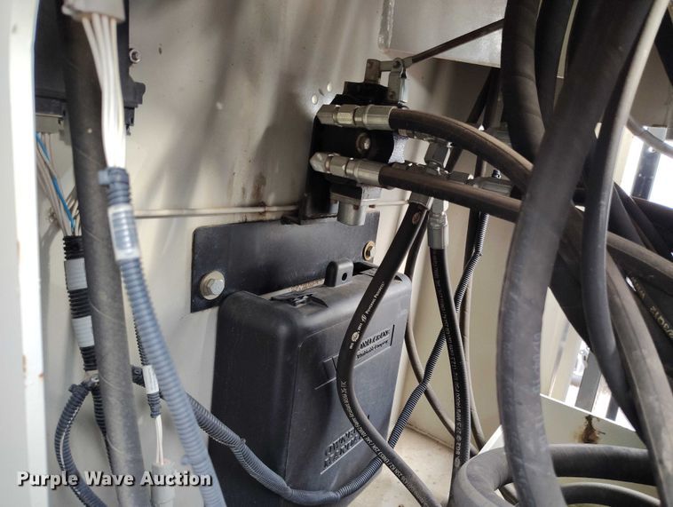 image for item YA0981 2013 Peterbilt  365 crane truck