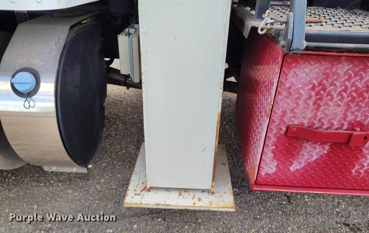 image for item YA0981 2013 Peterbilt  365 crane truck