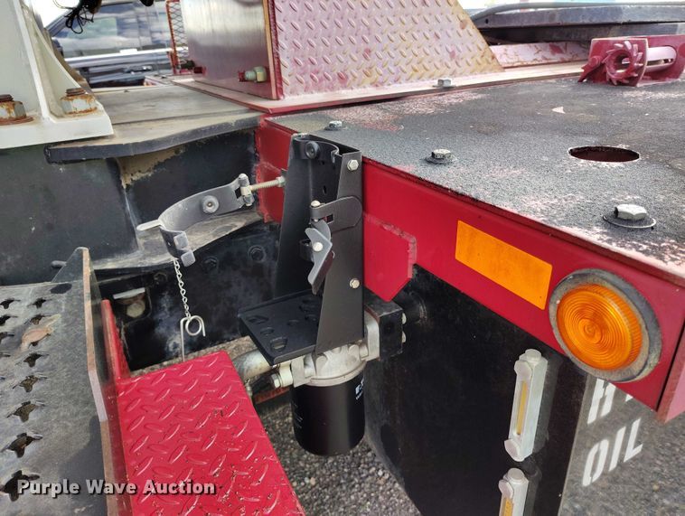 image for item YA0981 2013 Peterbilt  365 crane truck