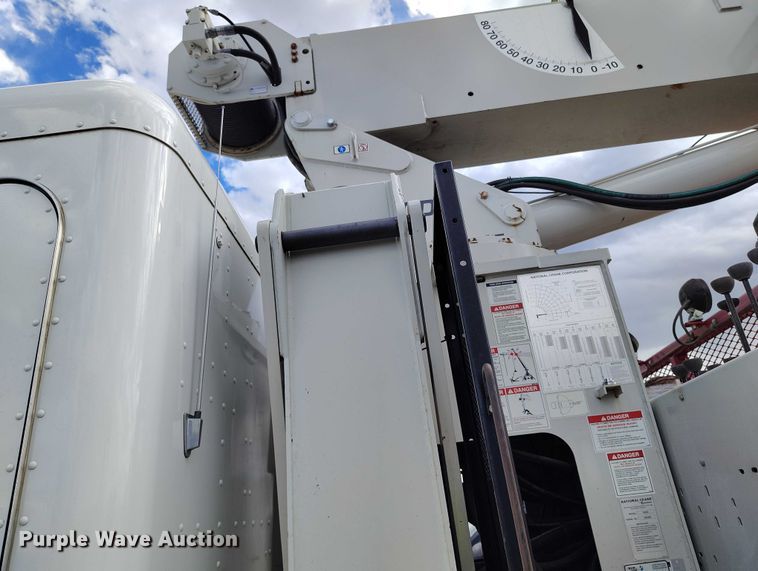 image for item YA0981 2013 Peterbilt  365 crane truck