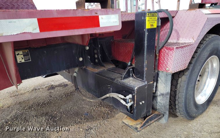 image for item YA0981 2013 Peterbilt  365 crane truck