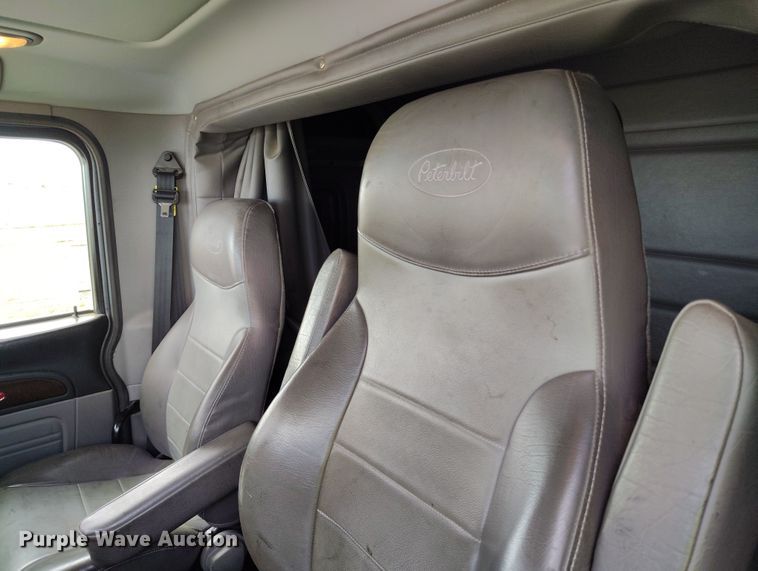 image for item YA0981 2013 Peterbilt  365 crane truck