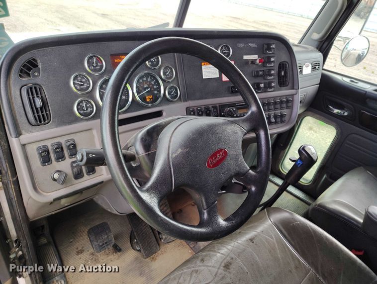 image for item YA0981 2013 Peterbilt  365 crane truck