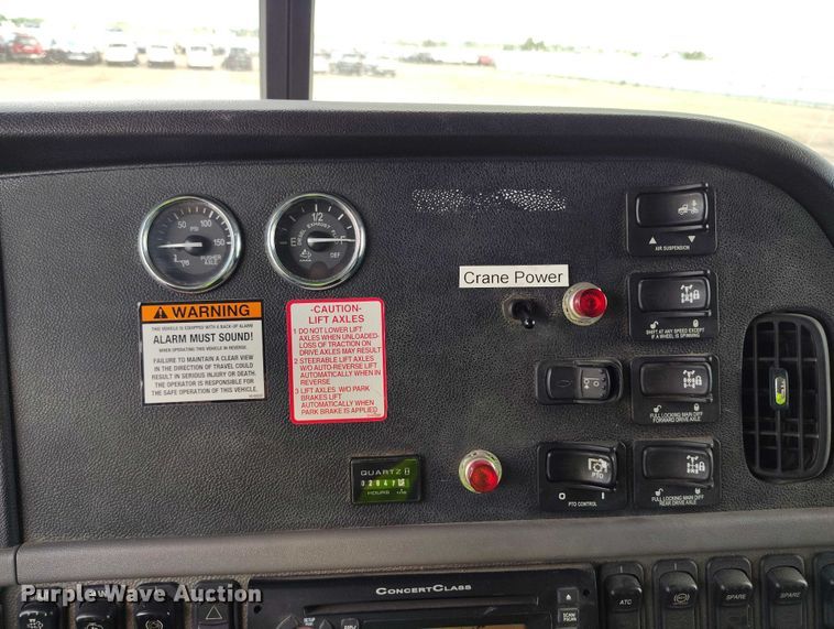 image for item YA0981 2013 Peterbilt  365 crane truck