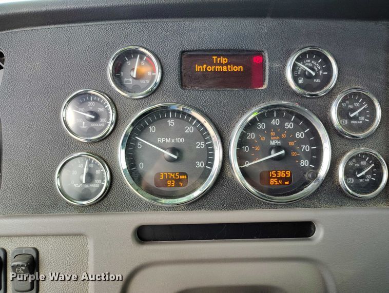 image for item YA0981 2013 Peterbilt  365 crane truck