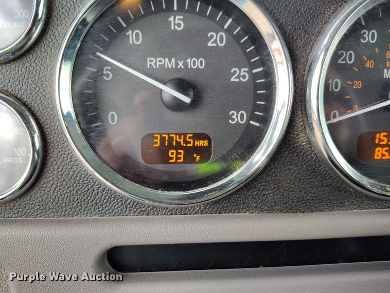 image for item YA0981 2013 Peterbilt  365 crane truck