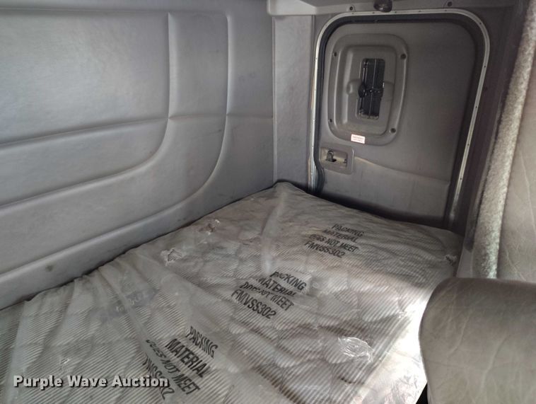 image for item YA0981 2013 Peterbilt  365 crane truck