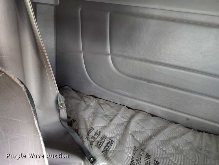 image for item YA0981 2013 Peterbilt  365 crane truck