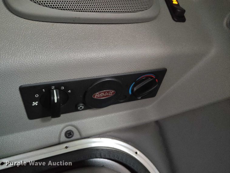 image for item YA0981 2013 Peterbilt  365 crane truck