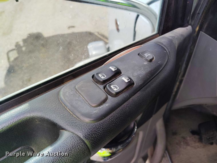 image for item YA0981 2013 Peterbilt  365 crane truck