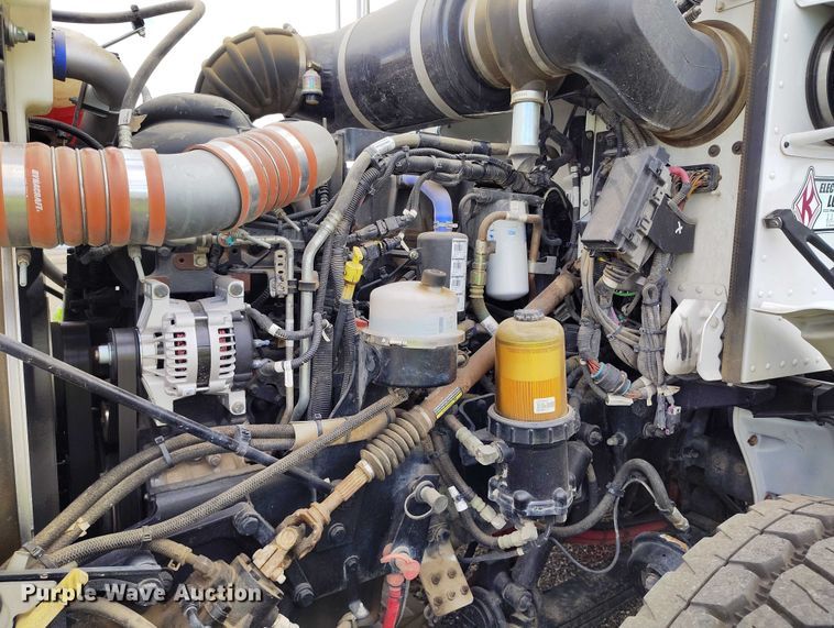 image for item YA0981 2013 Peterbilt  365 crane truck