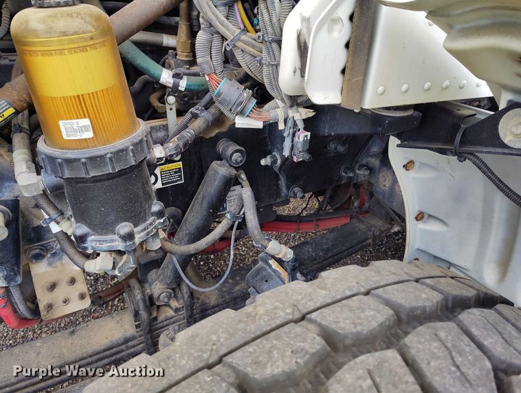 image for item YA0981 2013 Peterbilt  365 crane truck