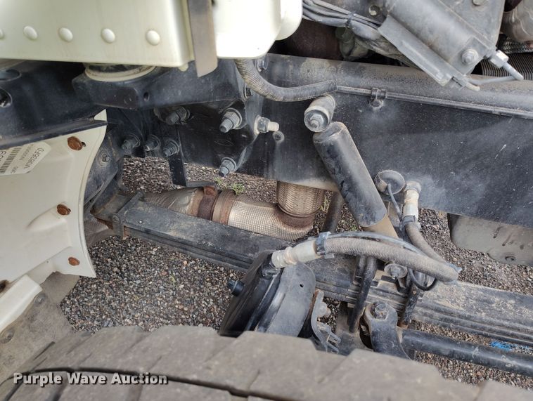 image for item YA0981 2013 Peterbilt  365 crane truck