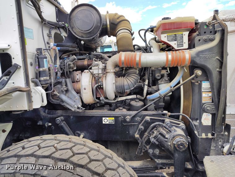 image for item YA0981 2013 Peterbilt  365 crane truck