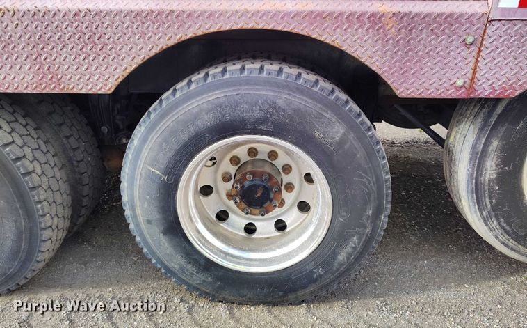 image for item YA0981 2013 Peterbilt  365 crane truck