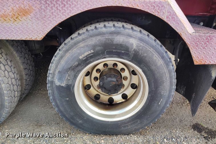 image for item YA0981 2013 Peterbilt  365 crane truck