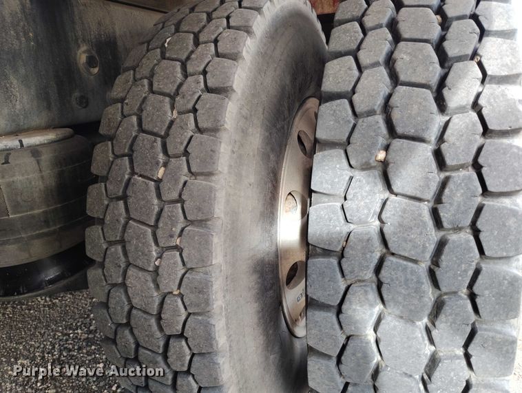 image for item YA0981 2013 Peterbilt  365 crane truck