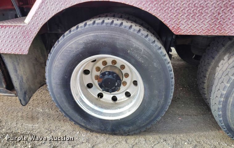 image for item YA0981 2013 Peterbilt  365 crane truck