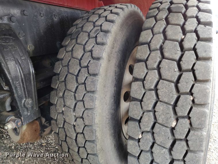 image for item YA0981 2013 Peterbilt  365 crane truck