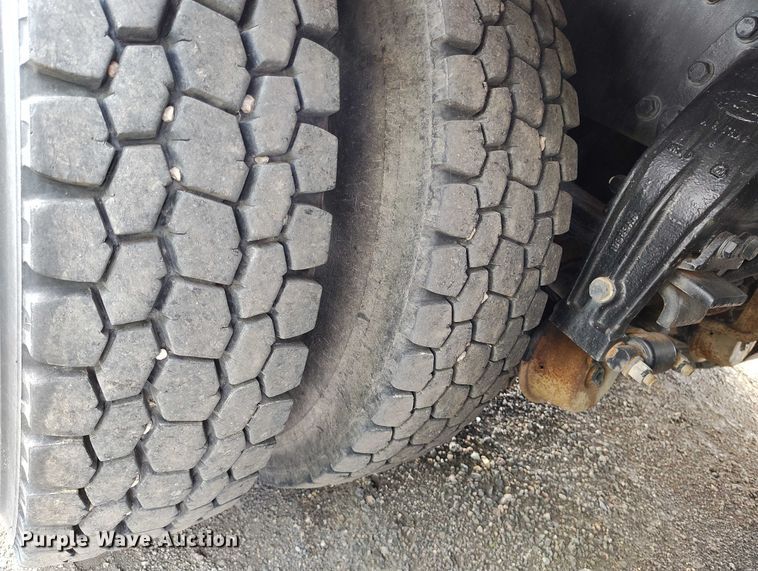 image for item YA0981 2013 Peterbilt  365 crane truck